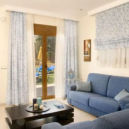 Executive Rhodes 4 Bedroom 4 Bathroom Bd Pefkos